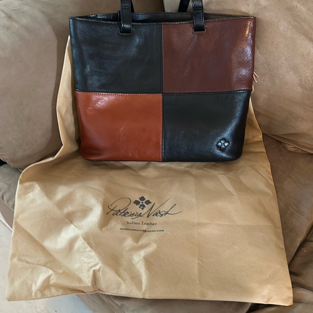 LNC.  Patricia asked color blocked tote bag.